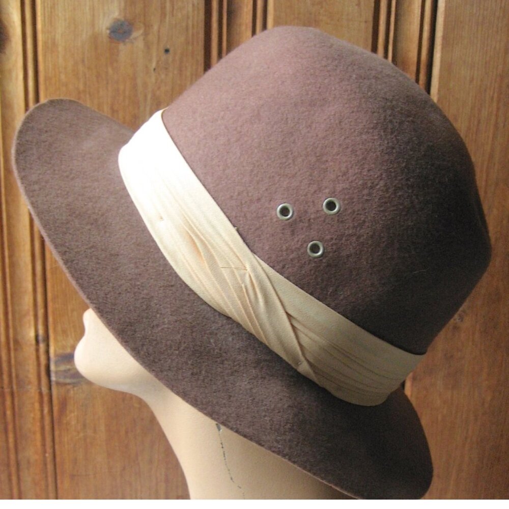 Vintage 100% Wool Felt Hat by Madcaps - Brown Felt Vented 22" Band Medium